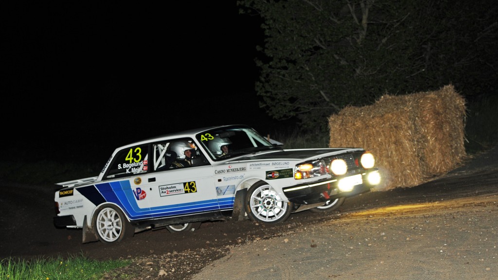 Kurt Mejer og Steen Bøgelund kæmpede med de mange grusveje, hvor det var vanskeligt at overføre kræfterne til vejene
(Foto: rallypics.dk / Viggo Johansen)
